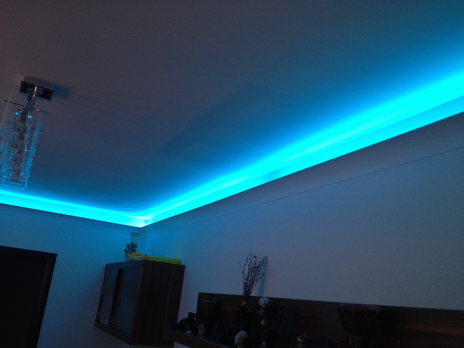 Подсветка потолков светодиодной лентой: Подсветка потолка светодиодной .