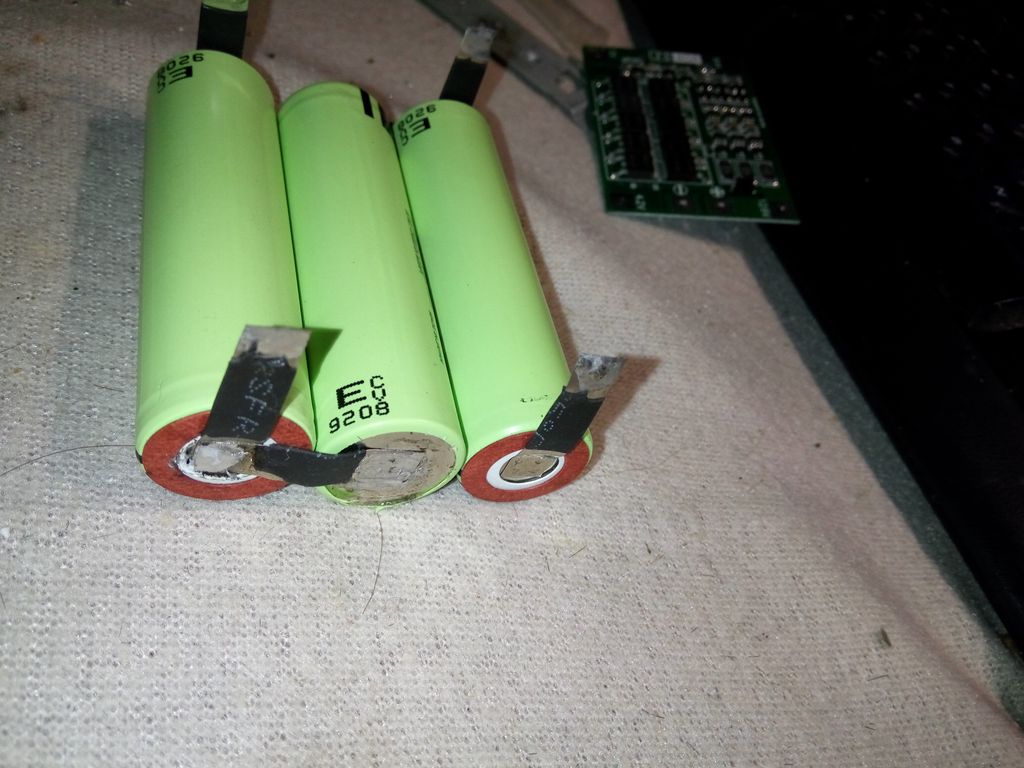 Последовательное соединения литиевых батарей сторона 1